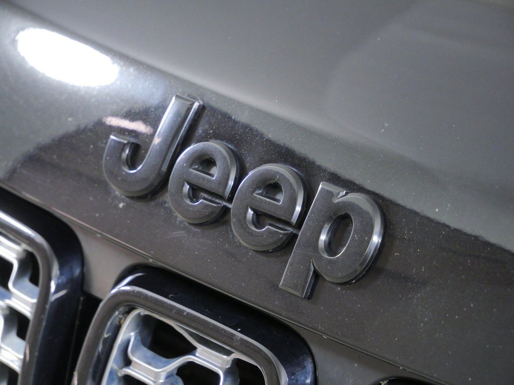 Thumbnail: 2019 Jeep Grand Cherokee - 16