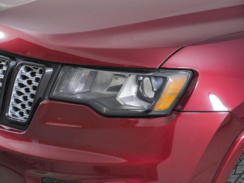 Thumbnail: 2017 Jeep Grand Cherokee - 16