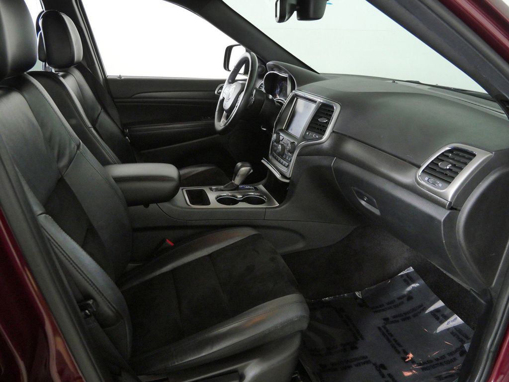 Thumbnail: 2017 Jeep Grand Cherokee - 8