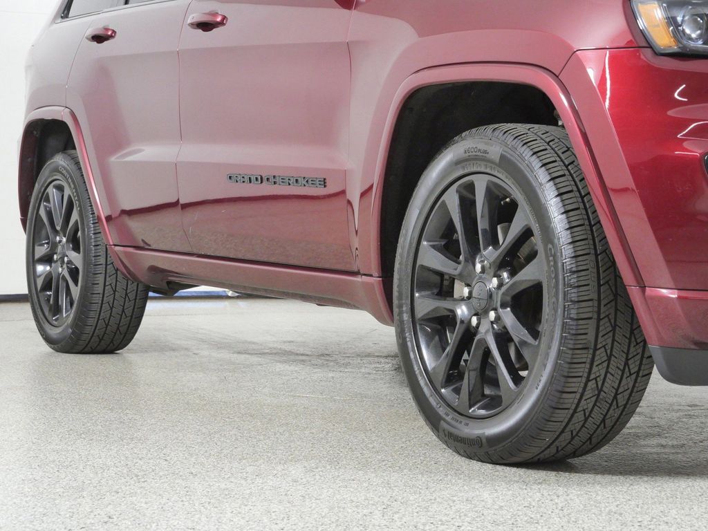 Thumbnail: 2017 Jeep Grand Cherokee - 7