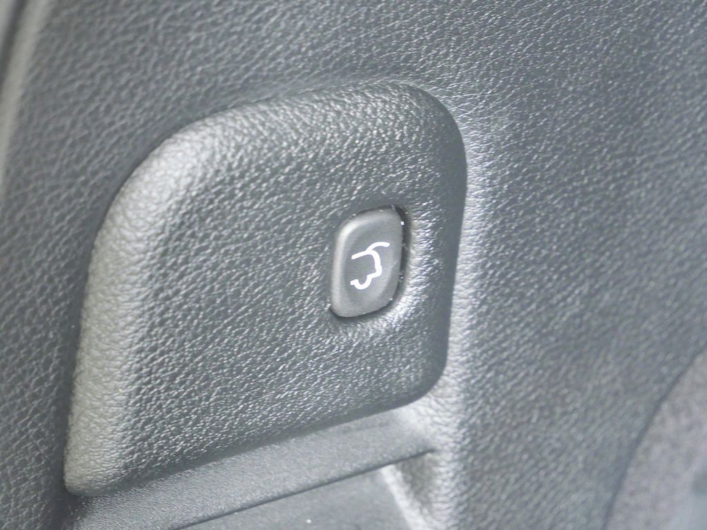 Thumbnail: 2017 Jeep Grand Cherokee - 15