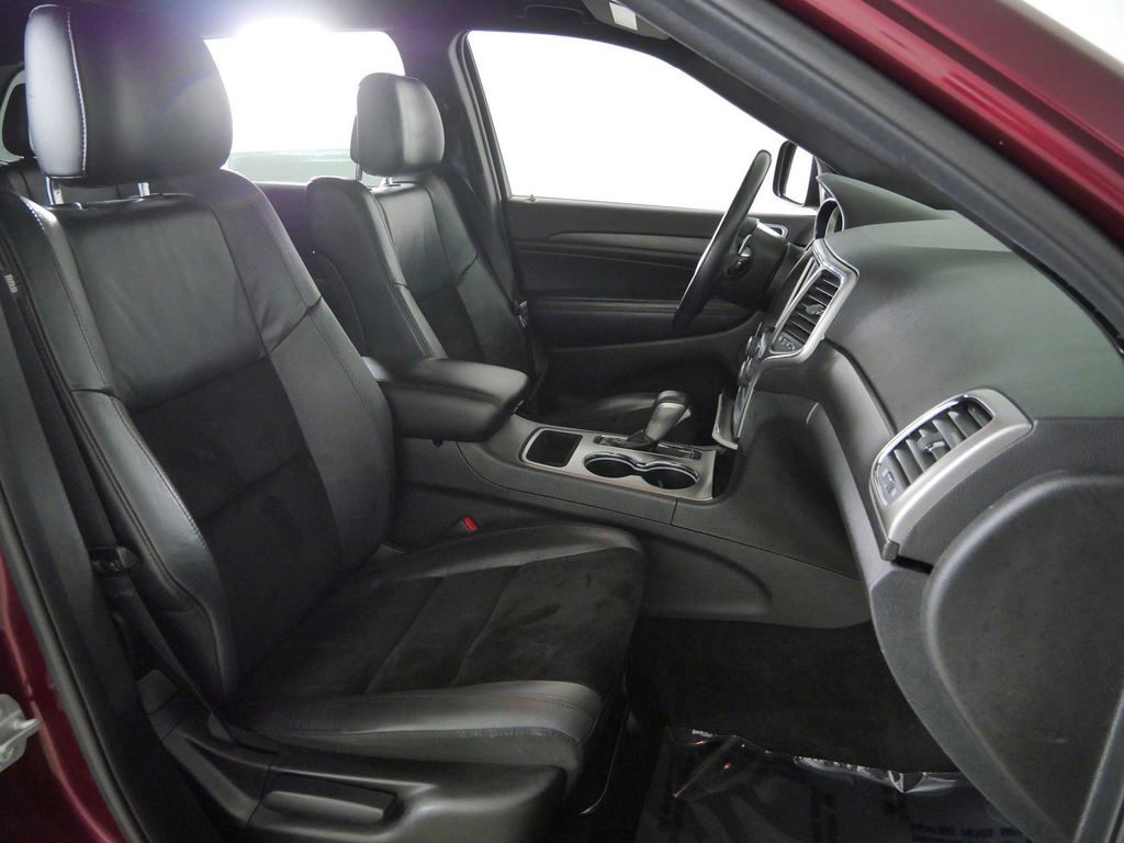 Thumbnail: 2017 Jeep Grand Cherokee - 9