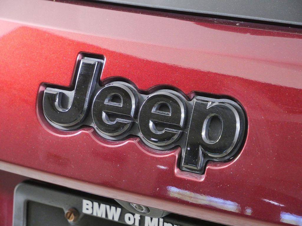 Thumbnail: 2017 Jeep Grand Cherokee - 6