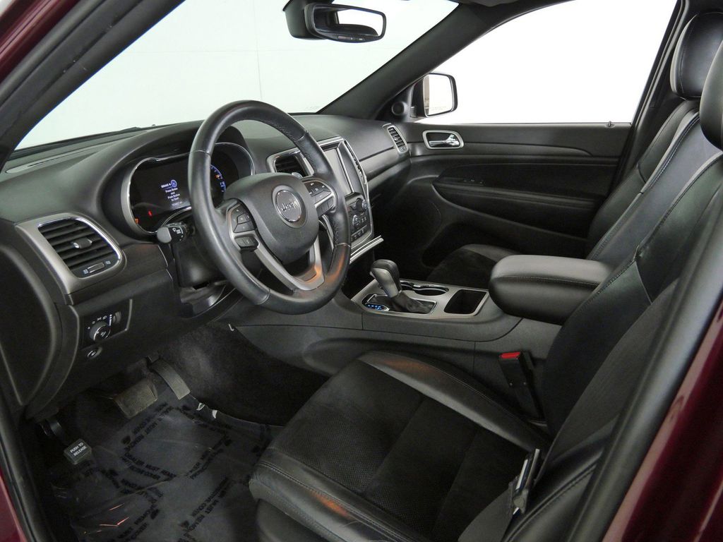 Thumbnail: 2017 Jeep Grand Cherokee - 33