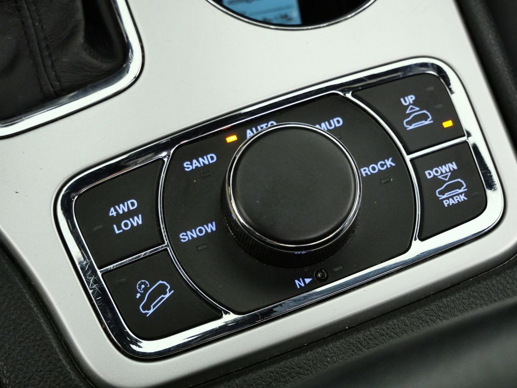 Thumbnail: 2016 Jeep Grand Cherokee - 48