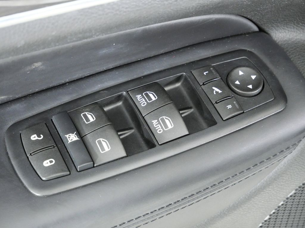 Thumbnail: 2016 Jeep Grand Cherokee - 40