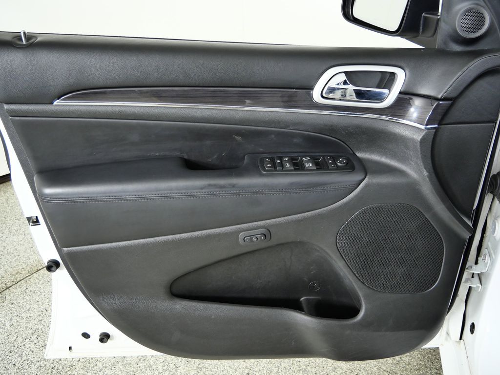 Thumbnail: 2016 Jeep Grand Cherokee - 37