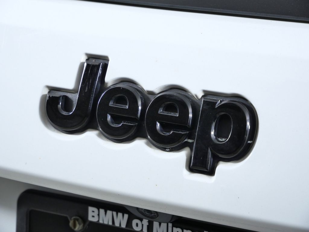 Thumbnail: 2016 Jeep Grand Cherokee - 7