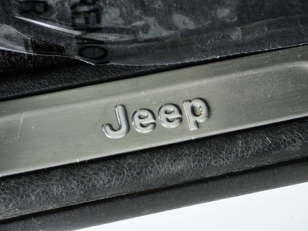 Thumbnail: 2016 Jeep Grand Cherokee - 30