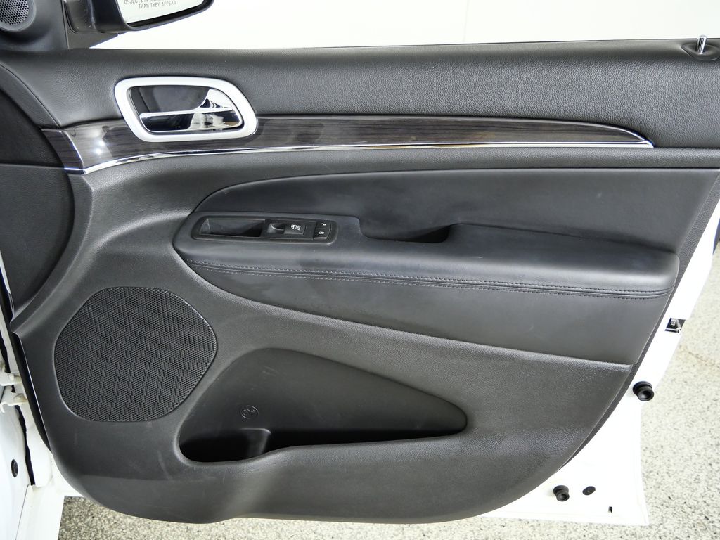 Thumbnail: 2016 Jeep Grand Cherokee - 28