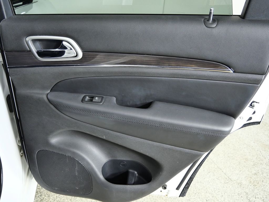 Thumbnail: 2016 Jeep Grand Cherokee - 31