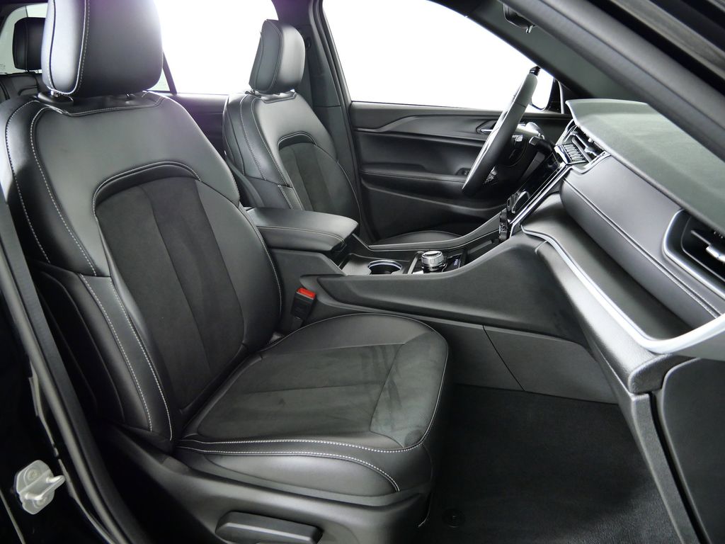 Thumbnail: 2024 Jeep Grand Cherokee - 10