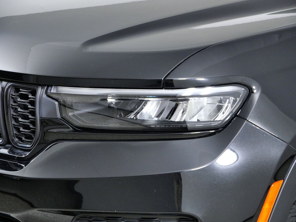 Thumbnail: 2024 Jeep Grand Cherokee - 16