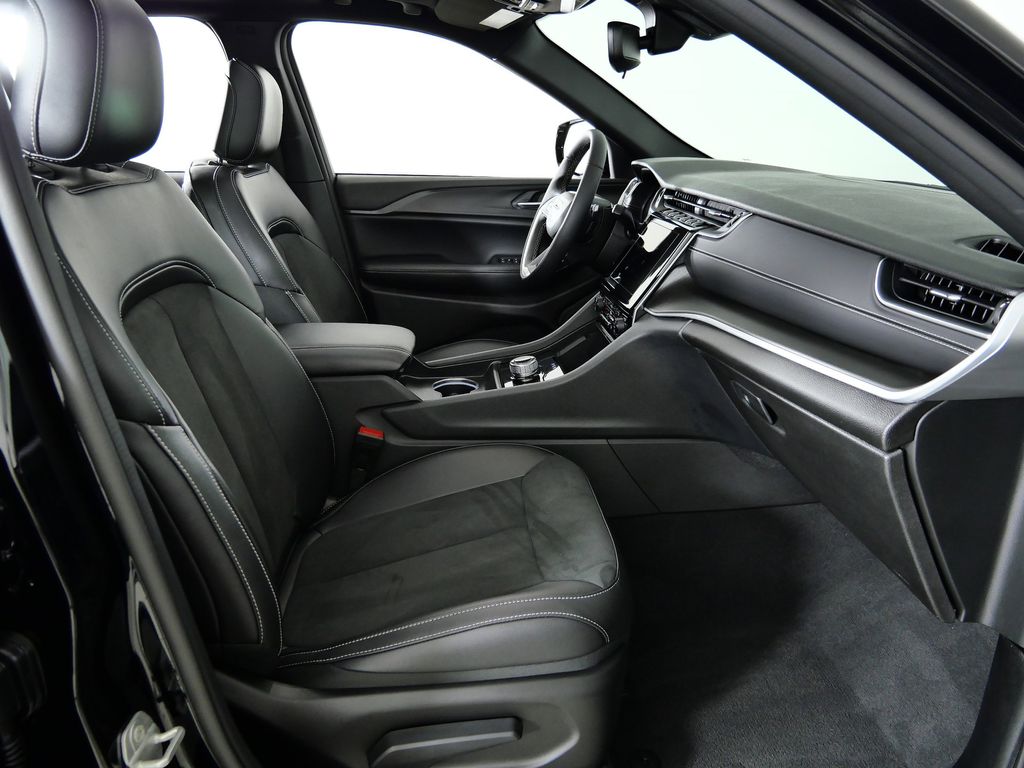 Thumbnail: 2024 Jeep Grand Cherokee - 9