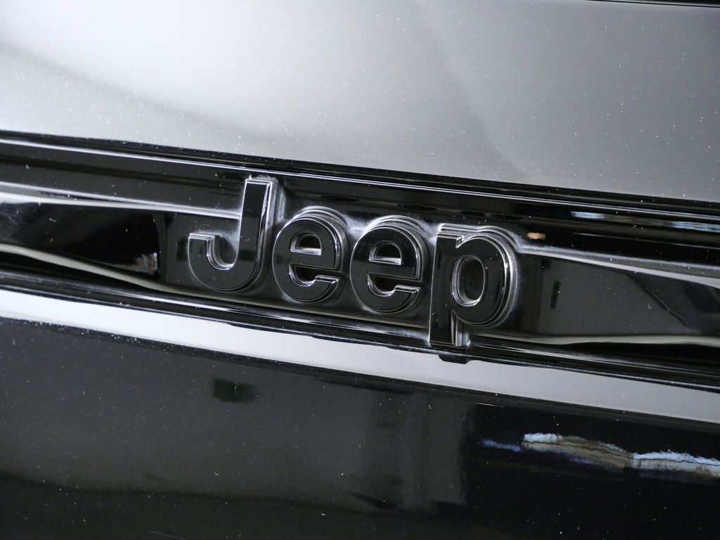 Thumbnail: 2024 Jeep Grand Cherokee - 7