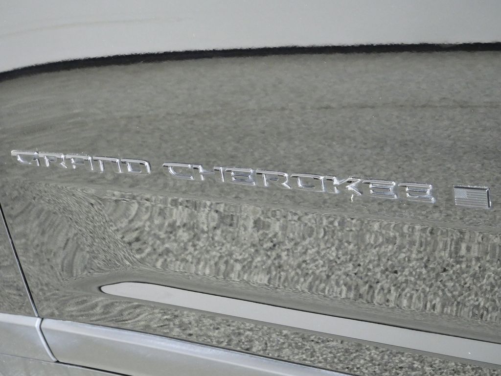 Thumbnail: 2024 Jeep Grand Cherokee - 21