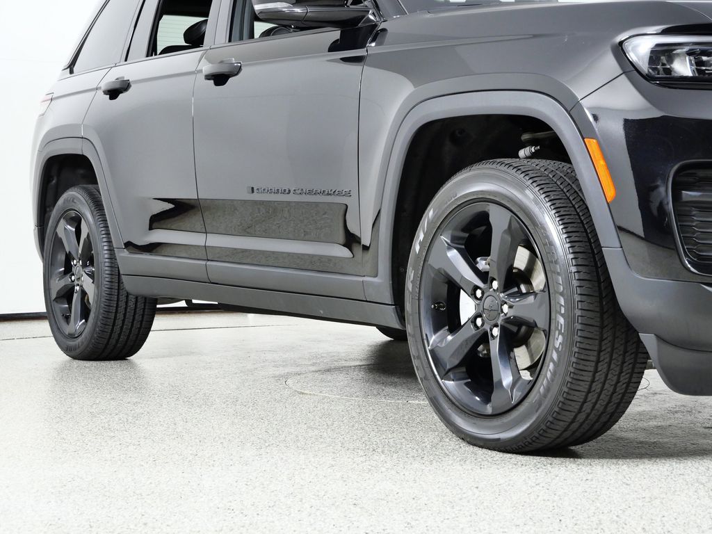 Thumbnail: 2024 Jeep Grand Cherokee - 8