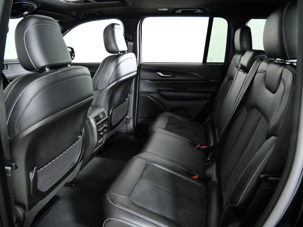 Thumbnail: 2024 Jeep Grand Cherokee - 32