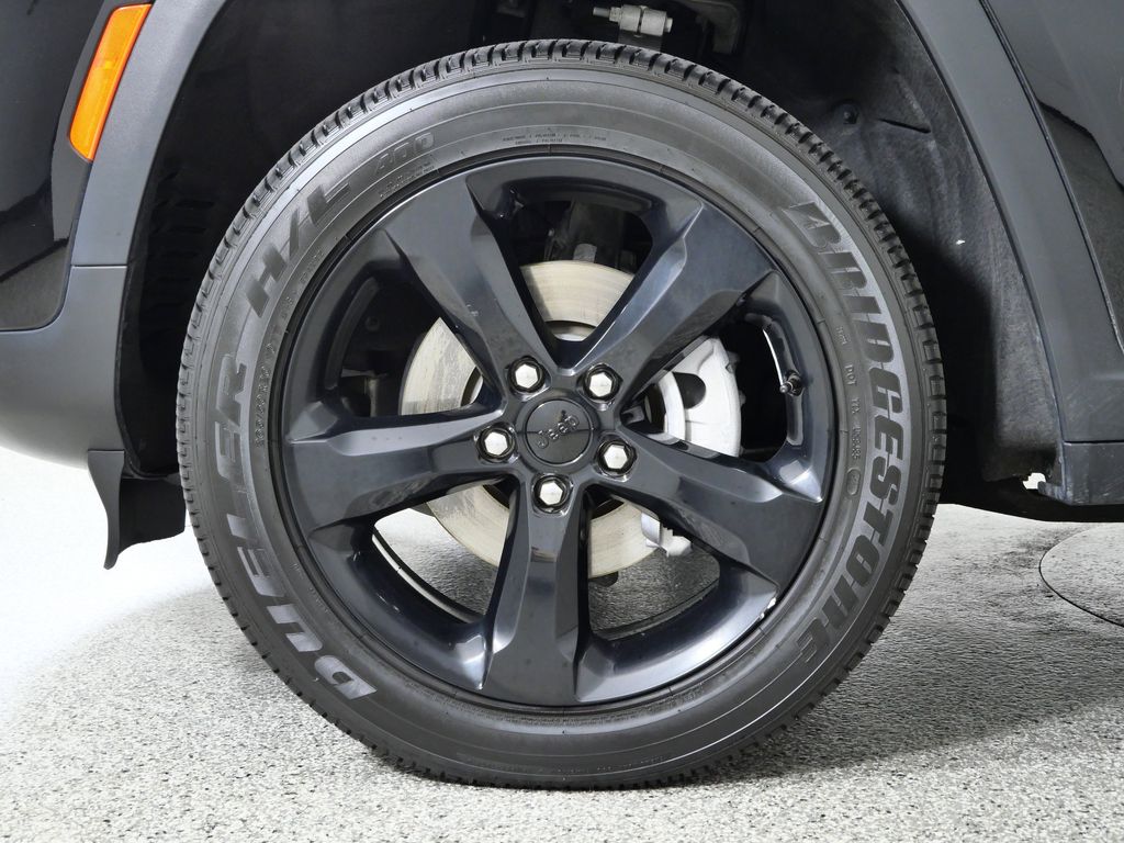 Thumbnail: 2024 Jeep Grand Cherokee - 24