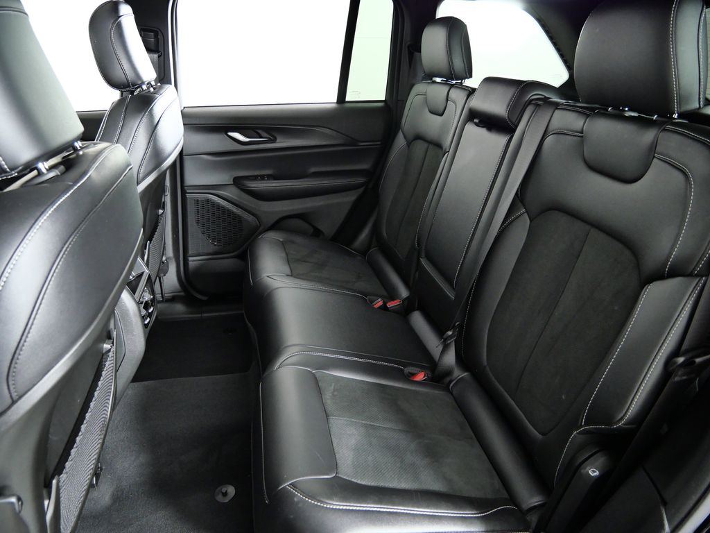 Thumbnail: 2024 Jeep Grand Cherokee - 33