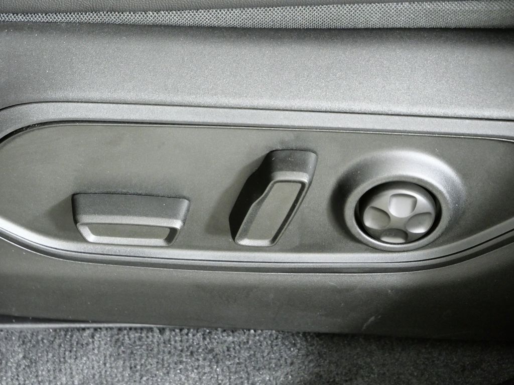 Thumbnail: 2024 Jeep Grand Cherokee - 38