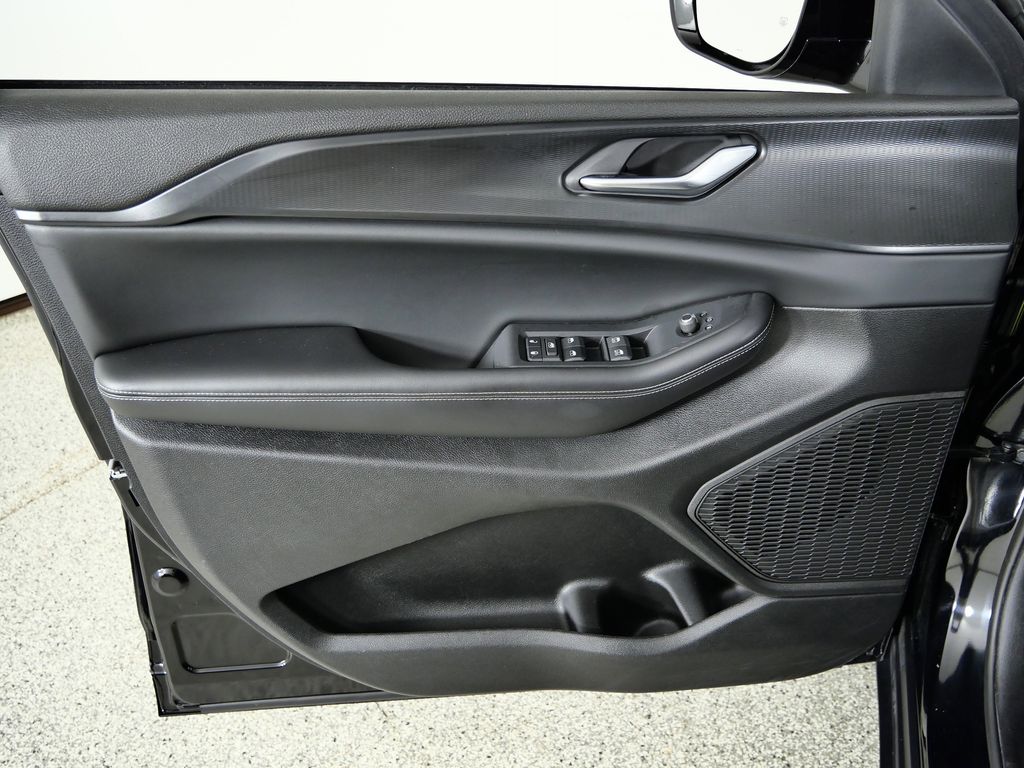 Thumbnail: 2024 Jeep Grand Cherokee - 34