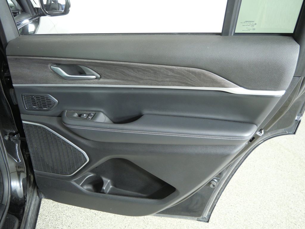 Thumbnail: 2021 Jeep Grand Cherokee L - 25