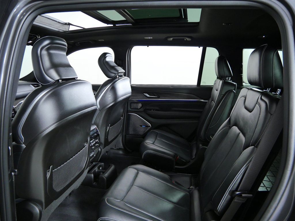 Thumbnail: 2022 Jeep Grand Cherokee L - 35