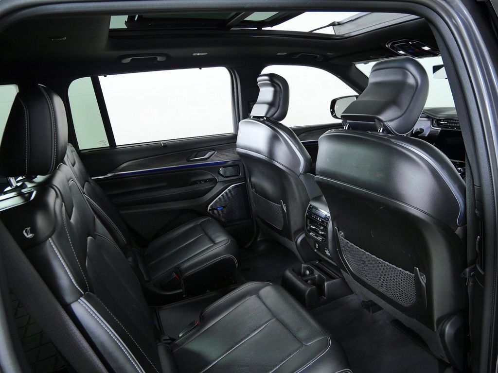 Thumbnail: 2022 Jeep Grand Cherokee L - 12