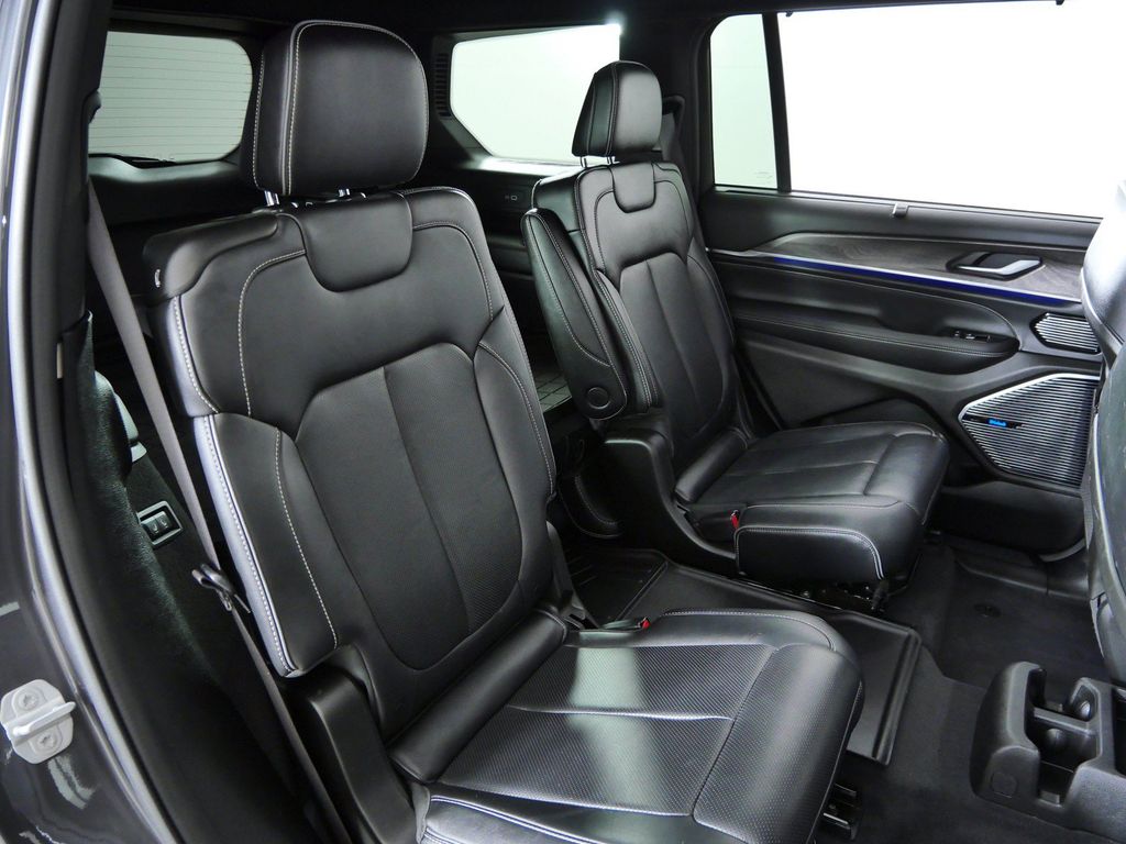 Thumbnail: 2022 Jeep Grand Cherokee L - 31