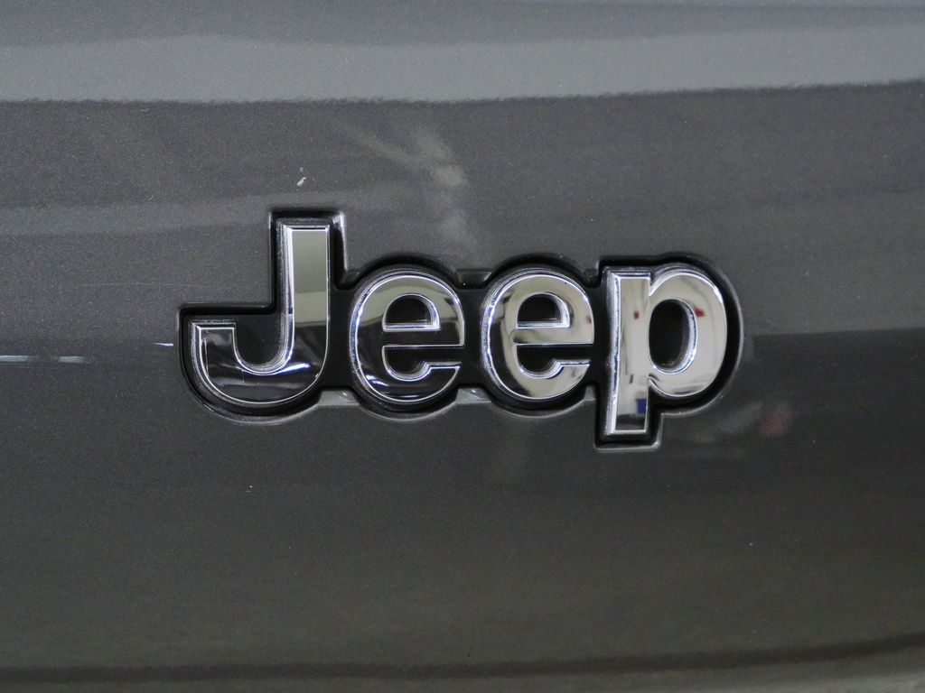 Thumbnail: 2022 Jeep Grand Cherokee L - 24