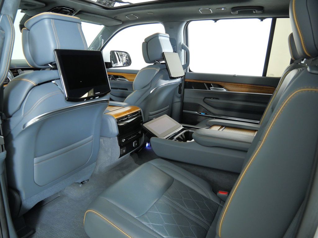 Thumbnail: 2022 Jeep Grand Wagoneer - 39