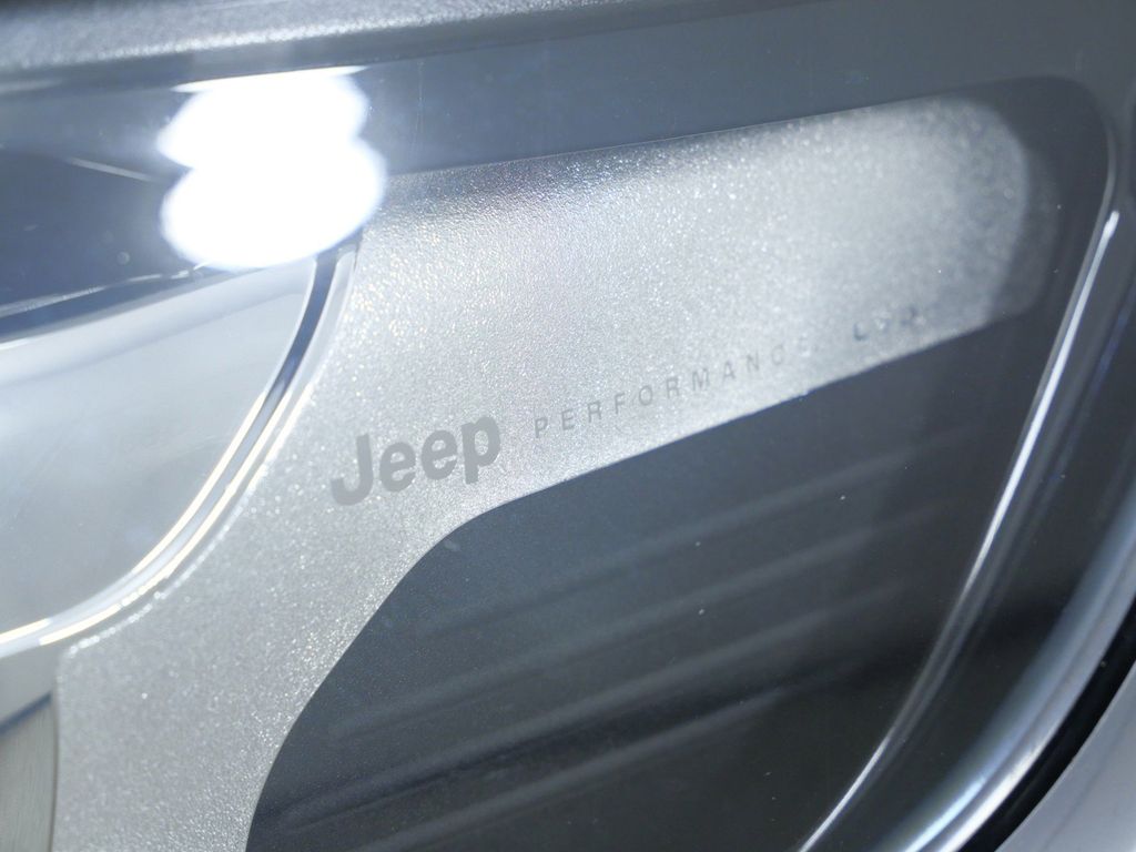 Thumbnail: 2022 Jeep Grand Wagoneer - 9
