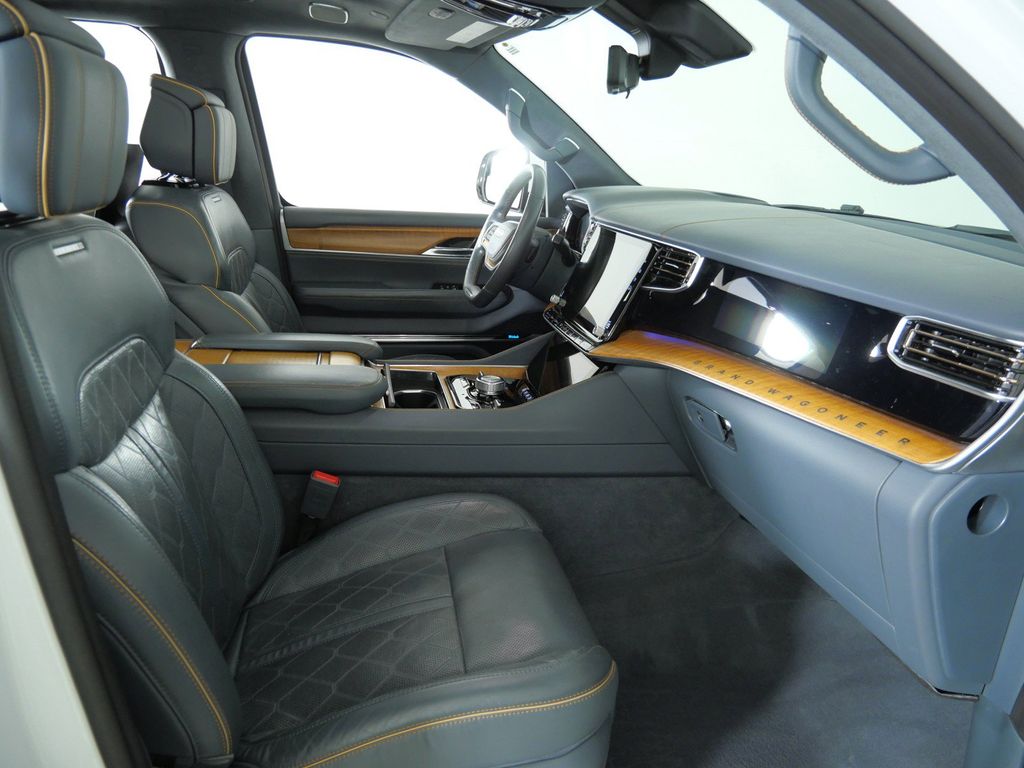 Thumbnail: 2022 Jeep Grand Wagoneer - 10