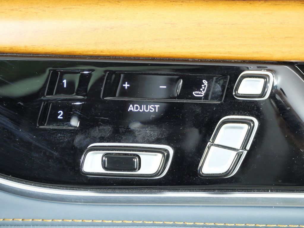 Thumbnail: 2022 Jeep Grand Wagoneer - 30