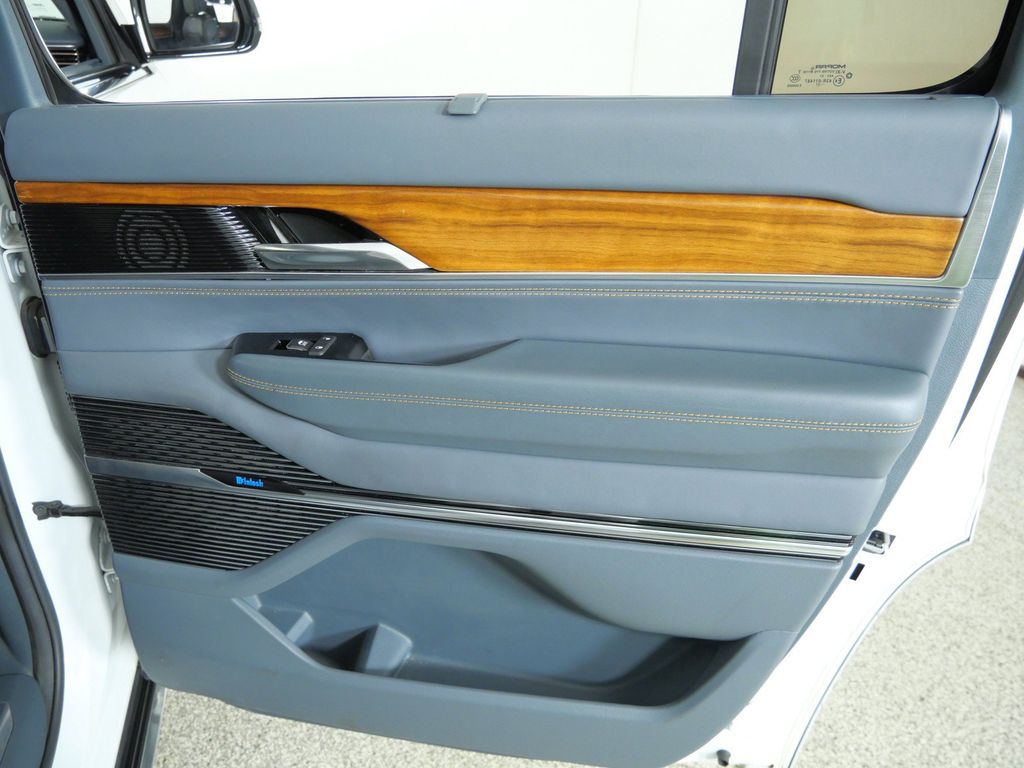 Thumbnail: 2022 Jeep Grand Wagoneer - 31