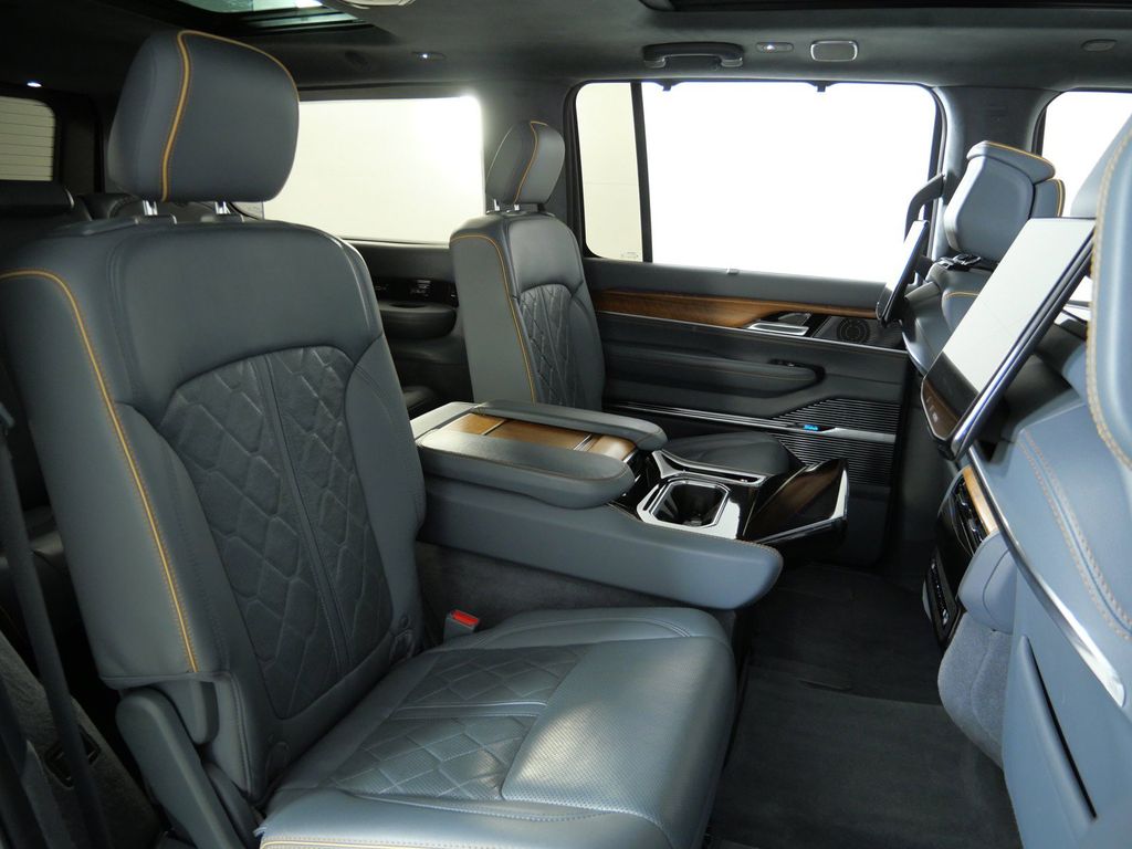 Thumbnail: 2022 Jeep Grand Wagoneer - 33