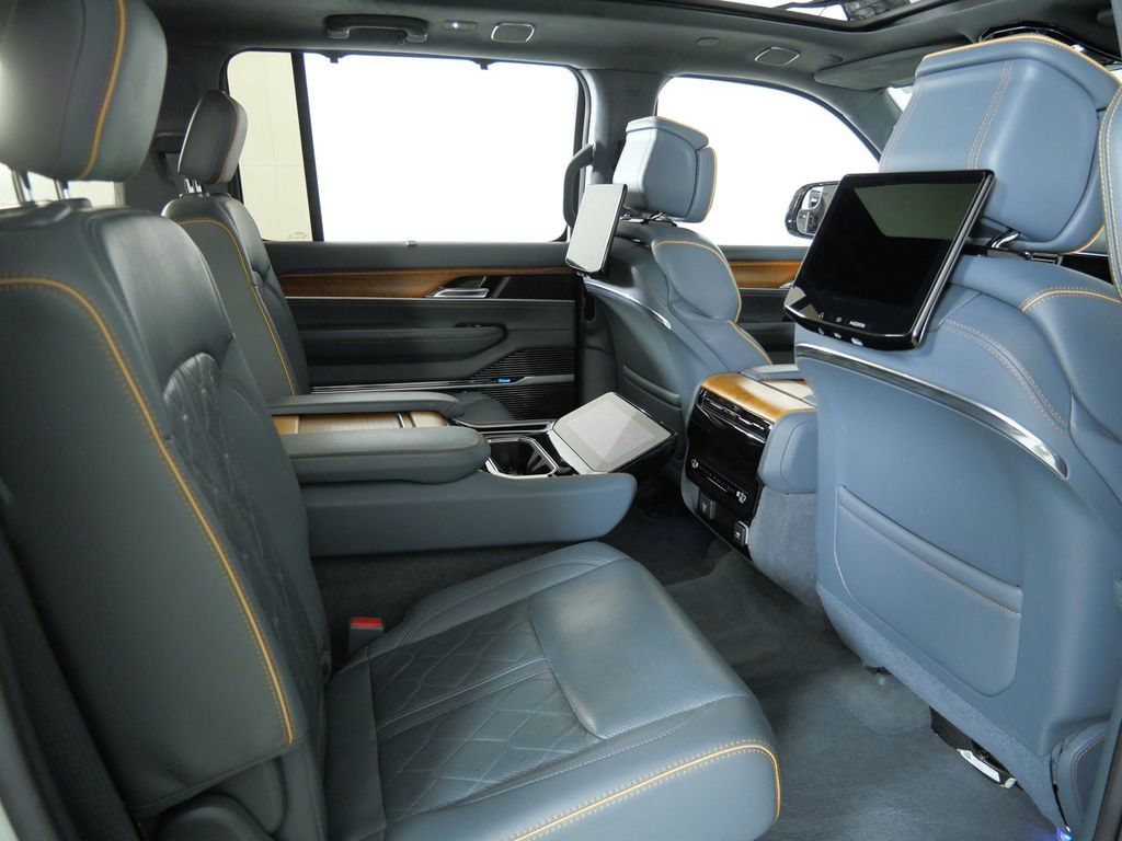 Thumbnail: 2022 Jeep Grand Wagoneer - 32
