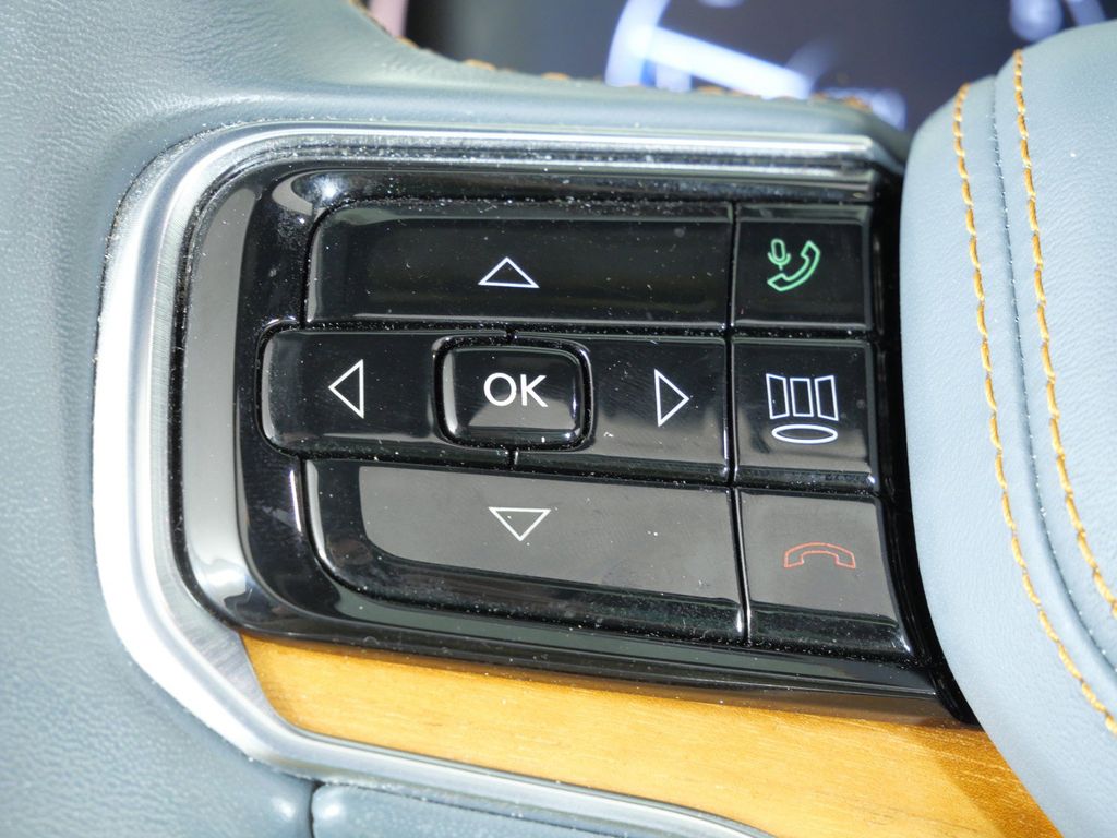 Thumbnail: 2022 Jeep Grand Wagoneer - 45