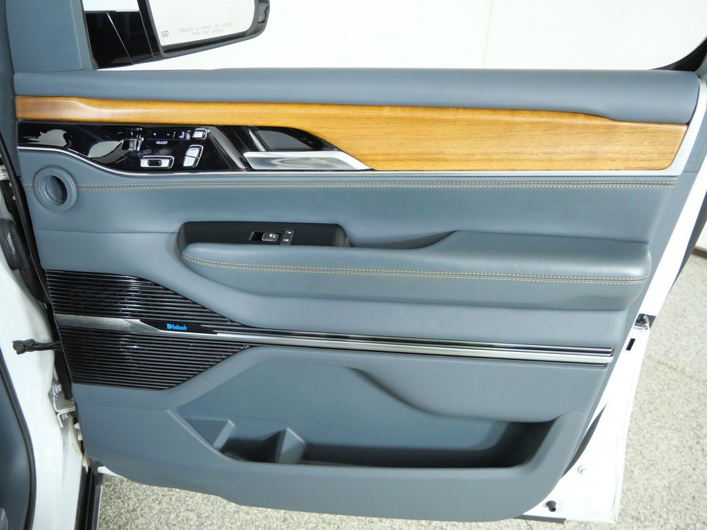 Thumbnail: 2022 Jeep Grand Wagoneer - 27