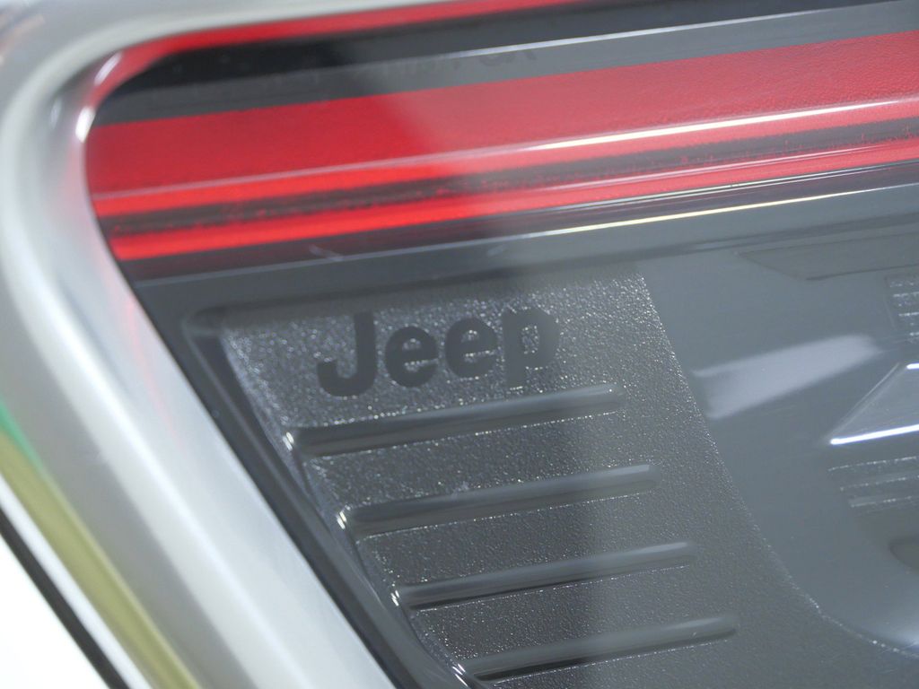 Thumbnail: 2022 Jeep Grand Wagoneer - 26