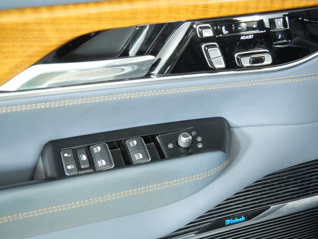 Thumbnail: 2022 Jeep Grand Wagoneer - 43
