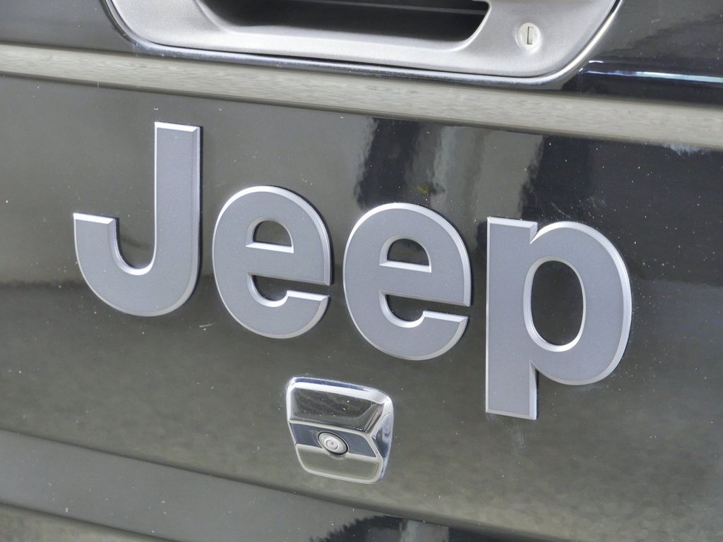 Thumbnail: 2021 Jeep Gladiator - 23