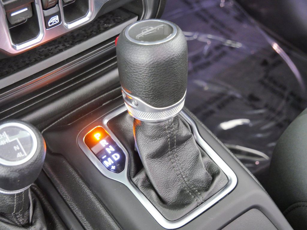 Thumbnail: 2021 Jeep Gladiator - 13