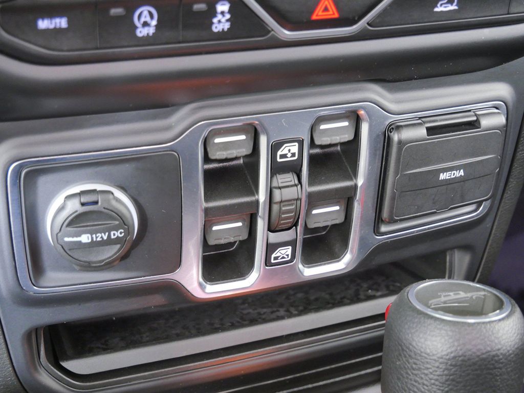 Thumbnail: 2021 Jeep Gladiator - 47