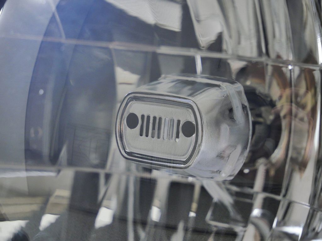 Thumbnail: 2021 Jeep Gladiator - 18