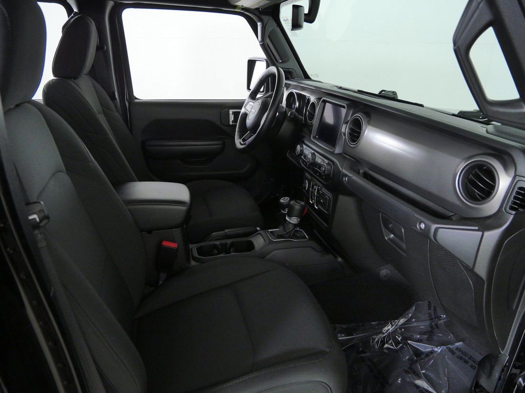 Thumbnail: 2021 Jeep Gladiator - 9