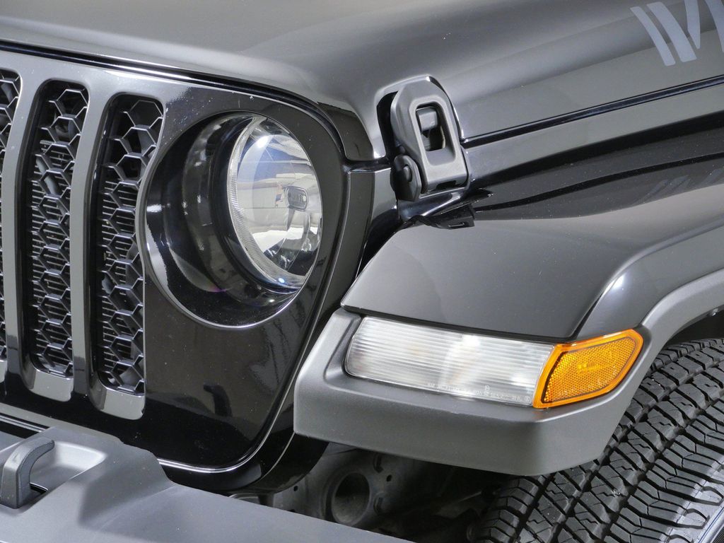Thumbnail: 2021 Jeep Gladiator - 17