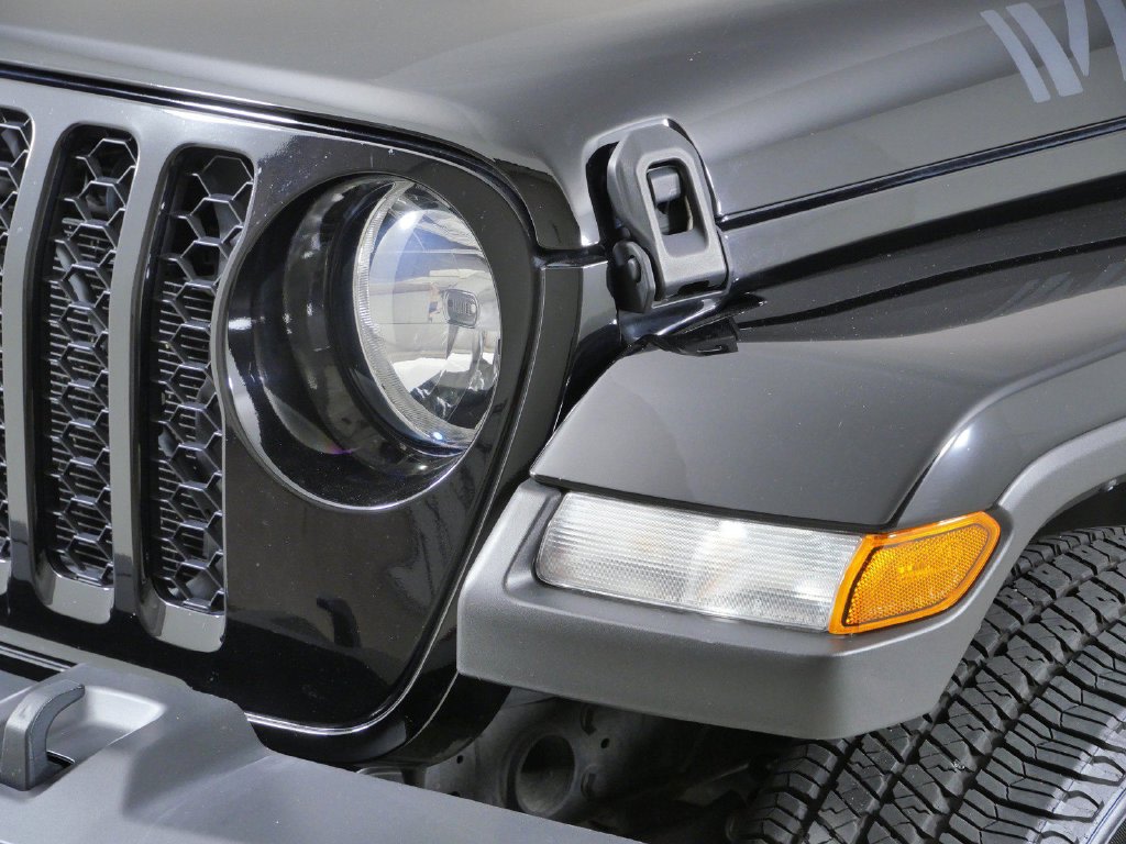 Thumbnail: 2021 Jeep Gladiator - 17