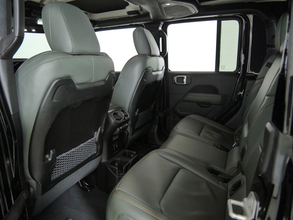 Thumbnail: 2024 Jeep Gladiator - 32